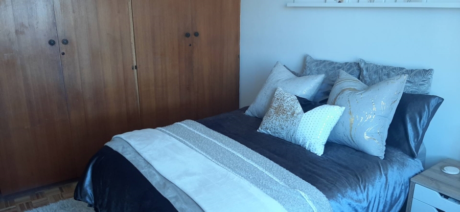1 Bedroom Property for Sale in Loevenstein Western Cape